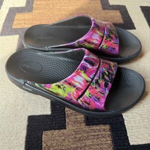Oofos Ooahh Limited 80s Arcade Black Recovery Slide Sandals Size Men 7 Women 9